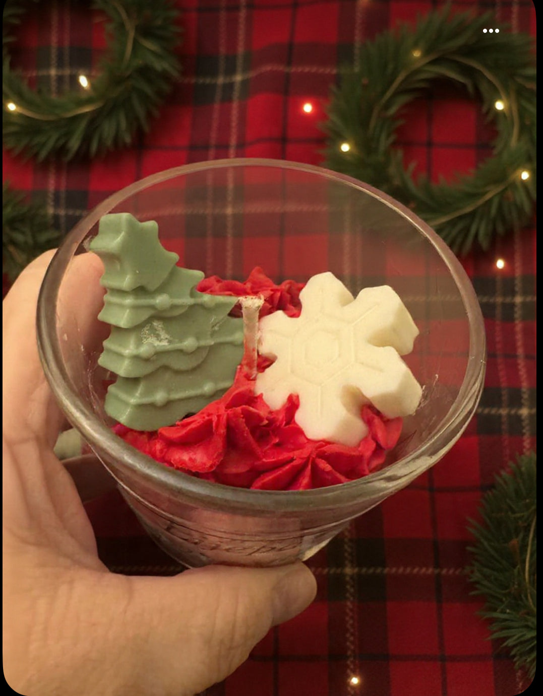 Under The Mistletoe - 6oz Soy Candle